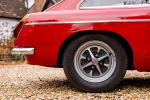 Image 13/39 de MG MGB GT (1972)