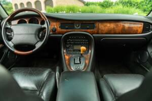 Image 46/50 de Jaguar XJR 4.0 (2000)