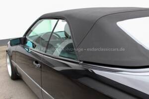 Image 33/33 of Mercedes-Benz E 200 (1994)