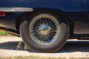 Image 16/50 de Jaguar E-Type (1969)