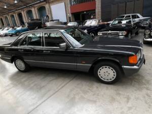 Bild 30/31 von Mercedes-Benz 300 SE (1989)
