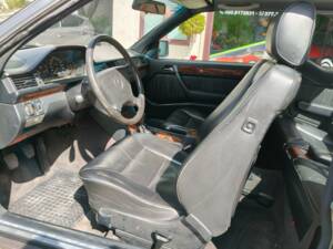 Bild 19/35 von Mercedes-Benz E 200 (1995)