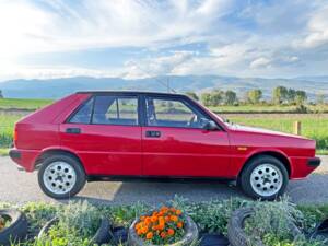 Image 5/12 de Lancia Delta 1.6 HF (1990)
