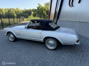 Image 14/27 of Mercedes-Benz 230 SL (1967)