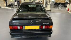 Image 4/9 de Mercedes-Benz 190 E 2.5-16 (1990)
