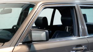 Immagine 9/31 di Mercedes-Benz 500 SEL (1987)