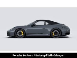 Image 2/8 of Porsche 911 Carrera 4 GTS (2025)