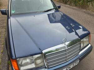 Afbeelding 31/54 van Mercedes-Benz 200 E (1992)