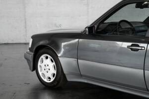 Bild 15/50 von Mercedes-Benz E 500 (1993)