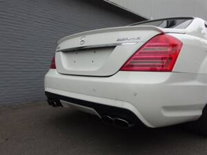 Image 23/99 of Mercedes-Benz S 65 AMG L (2006)