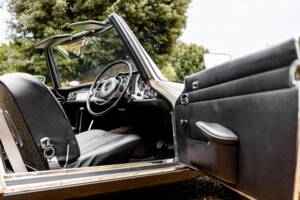 Image 48/50 of Mercedes-Benz 280 SL (1968)