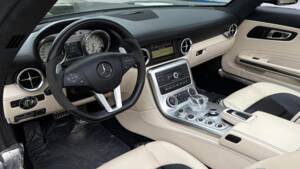 Image 22/28 of Mercedes-Benz SLS AMG Roadster (2012)