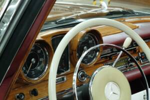Image 29/50 of Mercedes-Benz 220 SE b (1963)