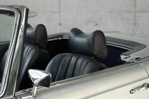 Image 10/50 de Mercedes-Benz 280 SL (1970)
