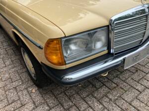 Image 18/33 of Mercedes-Benz 230 TE (1984)