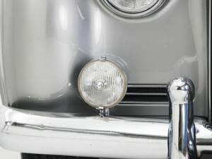 Image 4/5 of Rolls-Royce Silver Cloud II (1962)