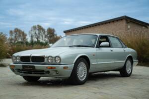 Image 9/50 de Jaguar XJ 8 Sovereign (1997)