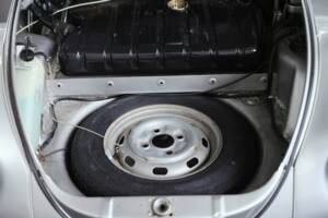Image 32/37 of Volkswagen Beetle 1302 (1971)
