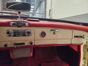 Image 12/14 of Mercedes-Benz 190 SL (1961)