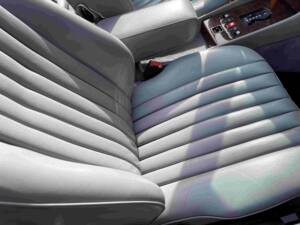 Immagine 27/56 di Mercedes-Benz 500 SL (1985)