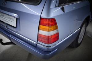 Image 51/100 of Mercedes-Benz 230 TE (1990)