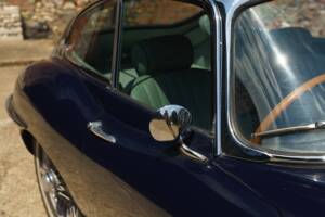 Image 11/35 de Jaguar E-Type (1968)