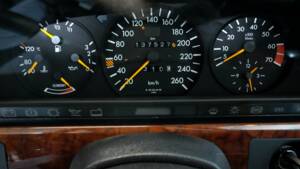 Afbeelding 6/32 van Mercedes-Benz 560 SEL (1990)