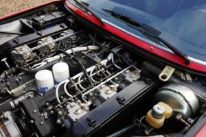 Image 17/50 de Ferrari 365 GT4 2+2 (1974)