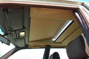 Image 26/34 of Mercedes-Benz 230 E (1992)