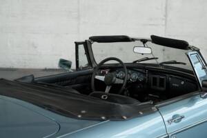 Image 25/50 of MG MGB (1976)