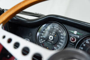 Image 12/36 of Jaguar E-Type (1969)