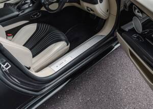 Image 17/39 of Aston Martin DB 11 Volante (2018)