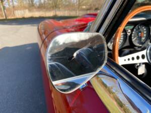 Image 30/62 of Jaguar E-Type (1969)