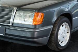 Bild 5/50 von Mercedes-Benz 300 CE (1991)