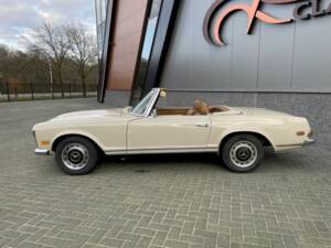 Image 23/38 de Mercedes-Benz 280 SL (1970)
