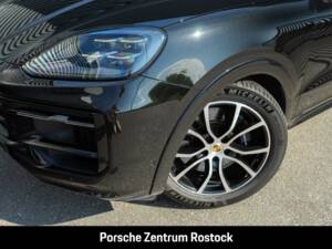 Imagen 2/34 de Porsche Cayenne Turbo S E-Hybrid (2023)