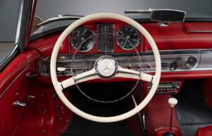 Image 36/47 of Mercedes-Benz 300 SL Roadster (1963)