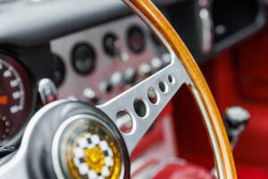 Image 26/32 of Jaguar E-Type 3.8 (1961)