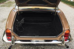 Image 34/50 of Jaguar XJ 12 (1972)
