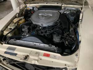 Image 13/26 of Mercedes-Benz 560 SL (1987)