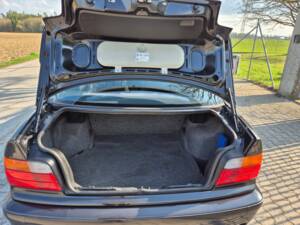 Image 20/49 of BMW 318is "Class II" (1994)