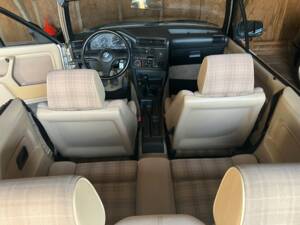 Image 10/17 of BMW 320i (1990)