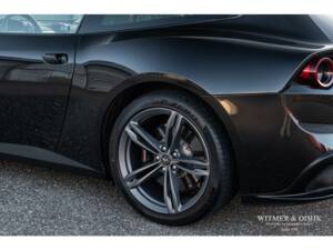 Bild 23/47 von Ferrari GTC4Lusso (2017)
