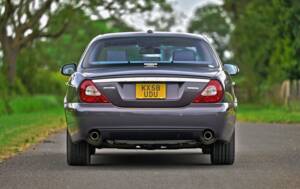Image 13/50 de Jaguar XJ 8 4.2 (2009)