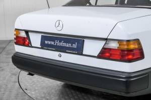 Imagen 29/50 de Mercedes-Benz 200 (1986)