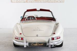 Image 8/50 of Mercedes-Benz 300 SL Roadster (1961)