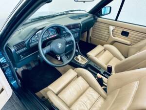 Image 17/29 de BMW 325i (1989)