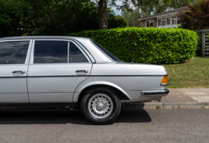 Imagen 11/25 de Mercedes-Benz 280 E (1981)