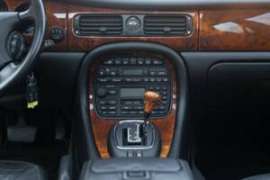 Bild 41/50 von Jaguar XJ 8 Executive (1997)