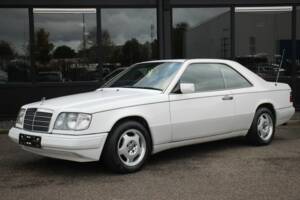 Bild 6/8 von Mercedes-Benz 220 CE (1993)